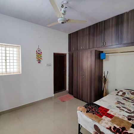Comfy 2-Bedroom House In Sanjaynagar, Bengaluru Esterno foto