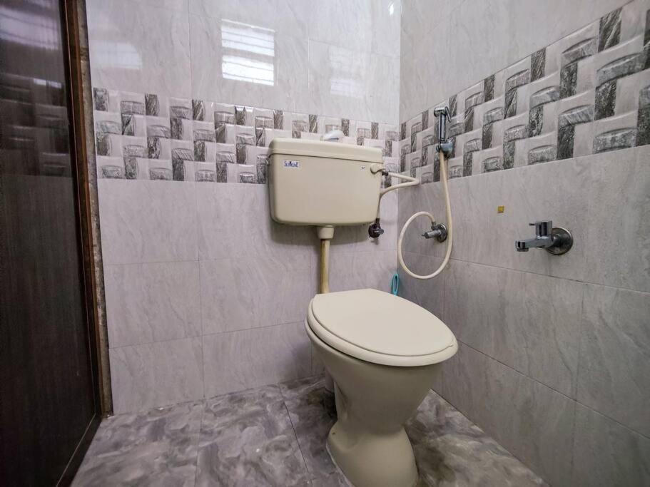 Comfy 2-Bedroom House In Sanjaynagar, Bengaluru Esterno foto
