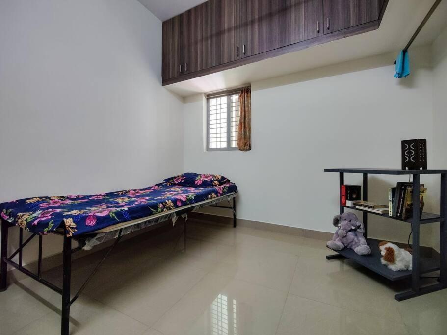 Comfy 2-Bedroom House In Sanjaynagar, Bengaluru Esterno foto
